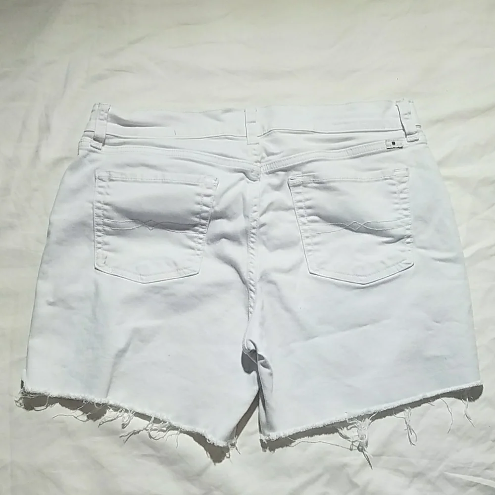 Lucky Brand white lucky